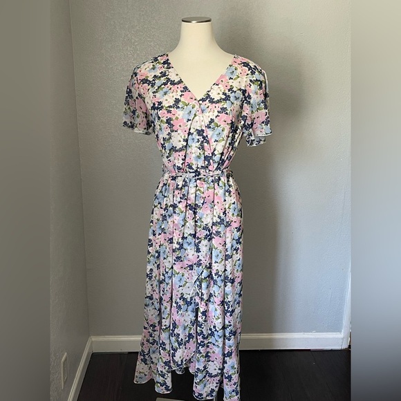 Casual Pink and Green V-Neck Flutter Sleeve Dress - Picture 1 of 7